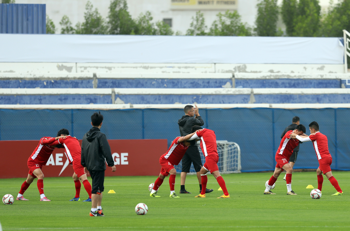 Video ảnh: Tuyển Việt Nam tập bóng bổng để đối phó Jordan