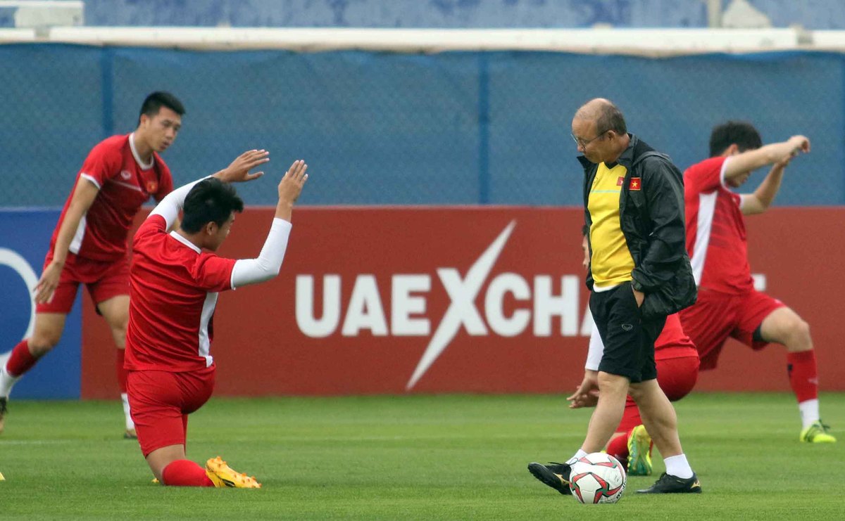 Video ảnh: Tuyển Việt Nam tập bóng bổng để đối phó Jordan