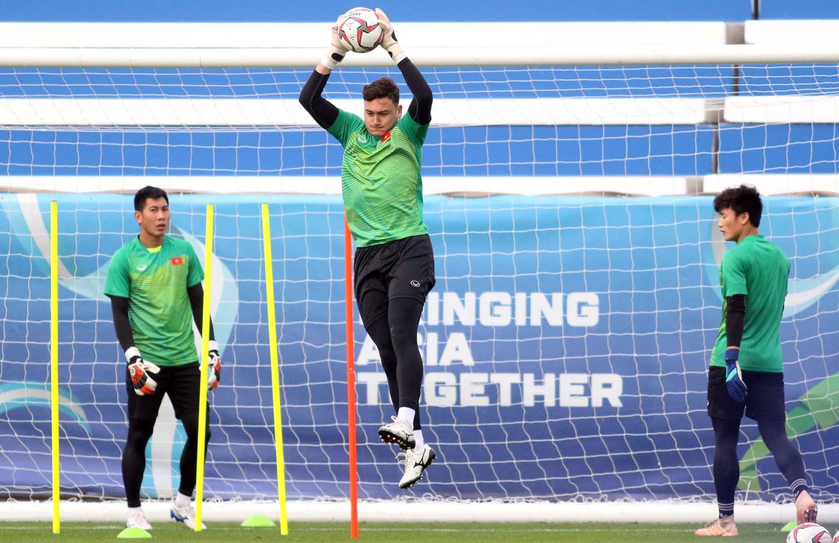 Video ảnh: Tuyển Việt Nam tập bóng bổng để đối phó Jordan