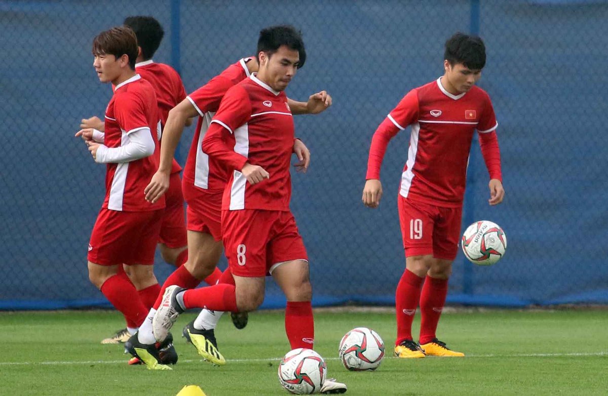 Video ảnh: Tuyển Việt Nam tập bóng bổng để đối phó Jordan