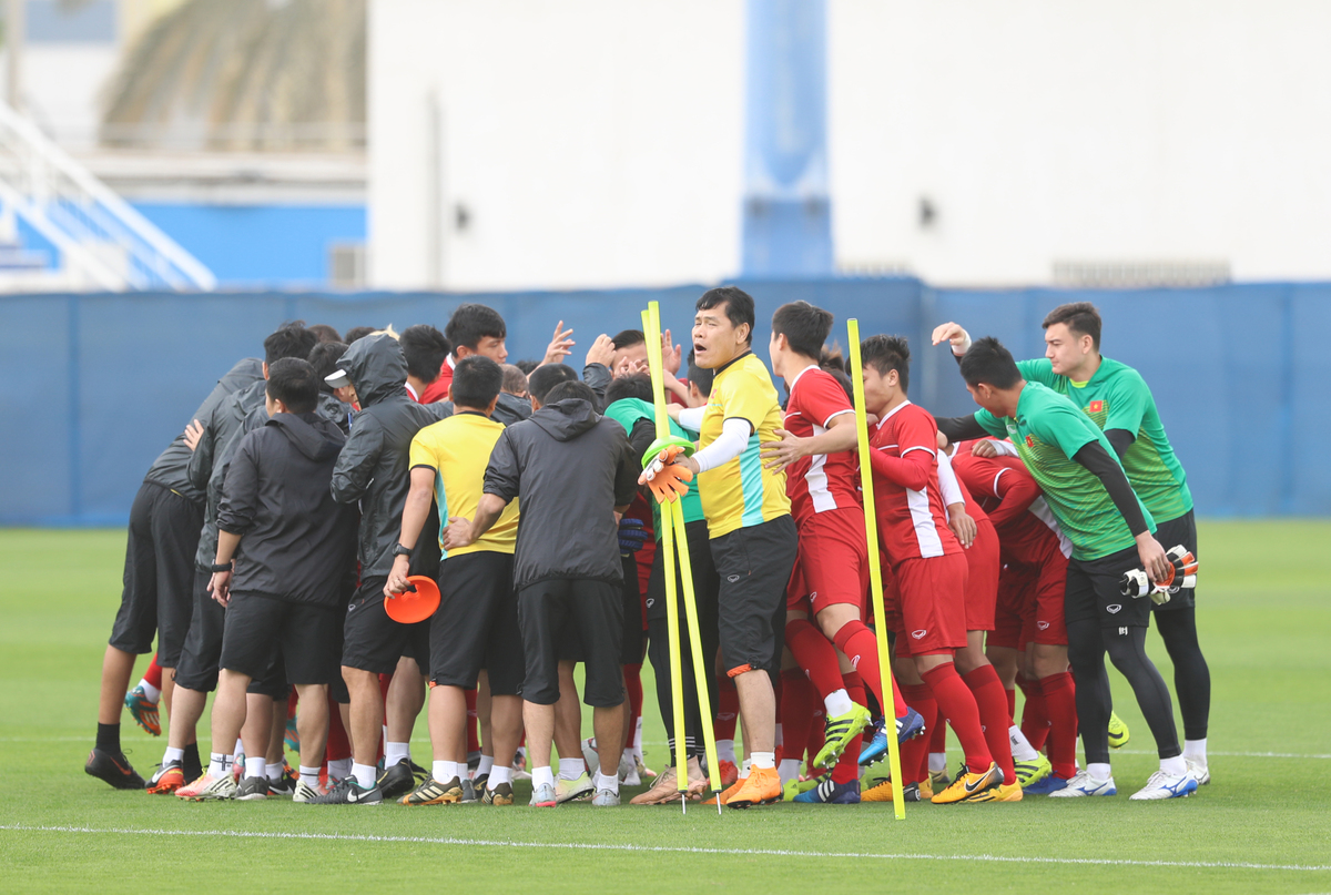 Video ảnh: Tuyển Việt Nam tập bóng bổng để đối phó Jordan