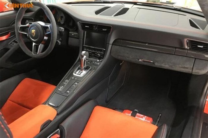 Bán hàng loạt siêu xe, Cường Đô-la xuống dốc?