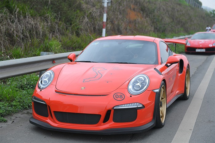 Bán hàng loạt siêu xe, Cường Đô-la xuống dốc?