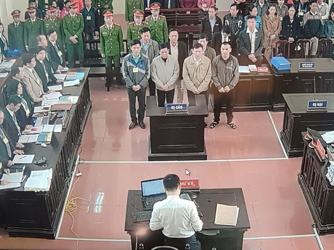 Cuộc đối đáp đặc biệt nhất vụ án chạy thận: GS đầu ngành nói rất cám ơn anh đã hỏi câu này, vì sự áp dụng này rất nhiều người đã chết!