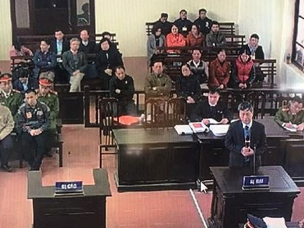 Cuộc đối đáp đặc biệt nhất vụ án chạy thận: GS đầu ngành nói rất cám ơn anh đã hỏi câu này, vì sự áp dụng này rất nhiều người đã chết!