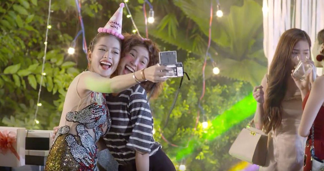 Mối tình đầu của tôi: Nhân vật của Ninh Dương Lan Ngọc và Chi Pu không dùng facebook ở năm 2019???