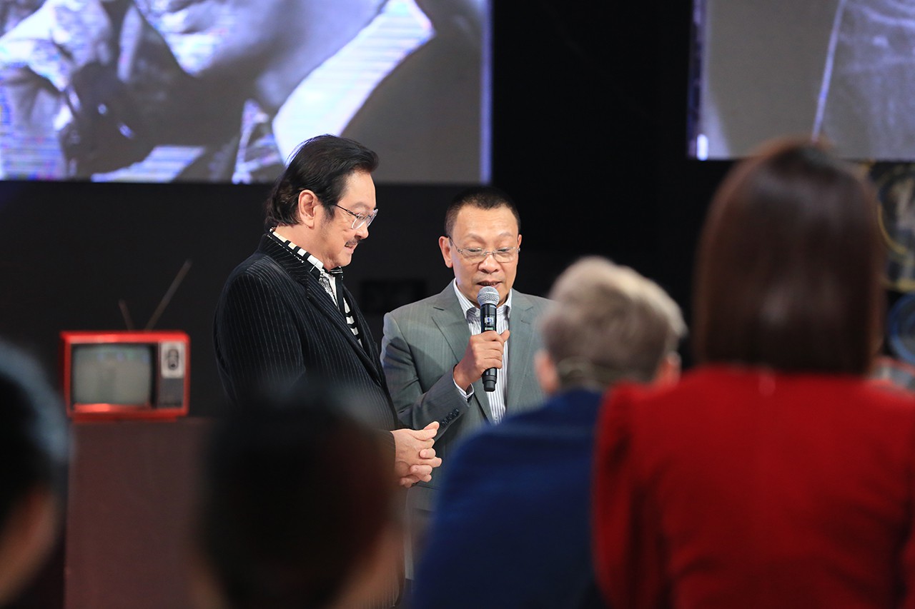 Hiếm hoi lắm mới thấy MC Lại Văn Sâm nghẹn ngào trên sóng truyền hình như thế này!