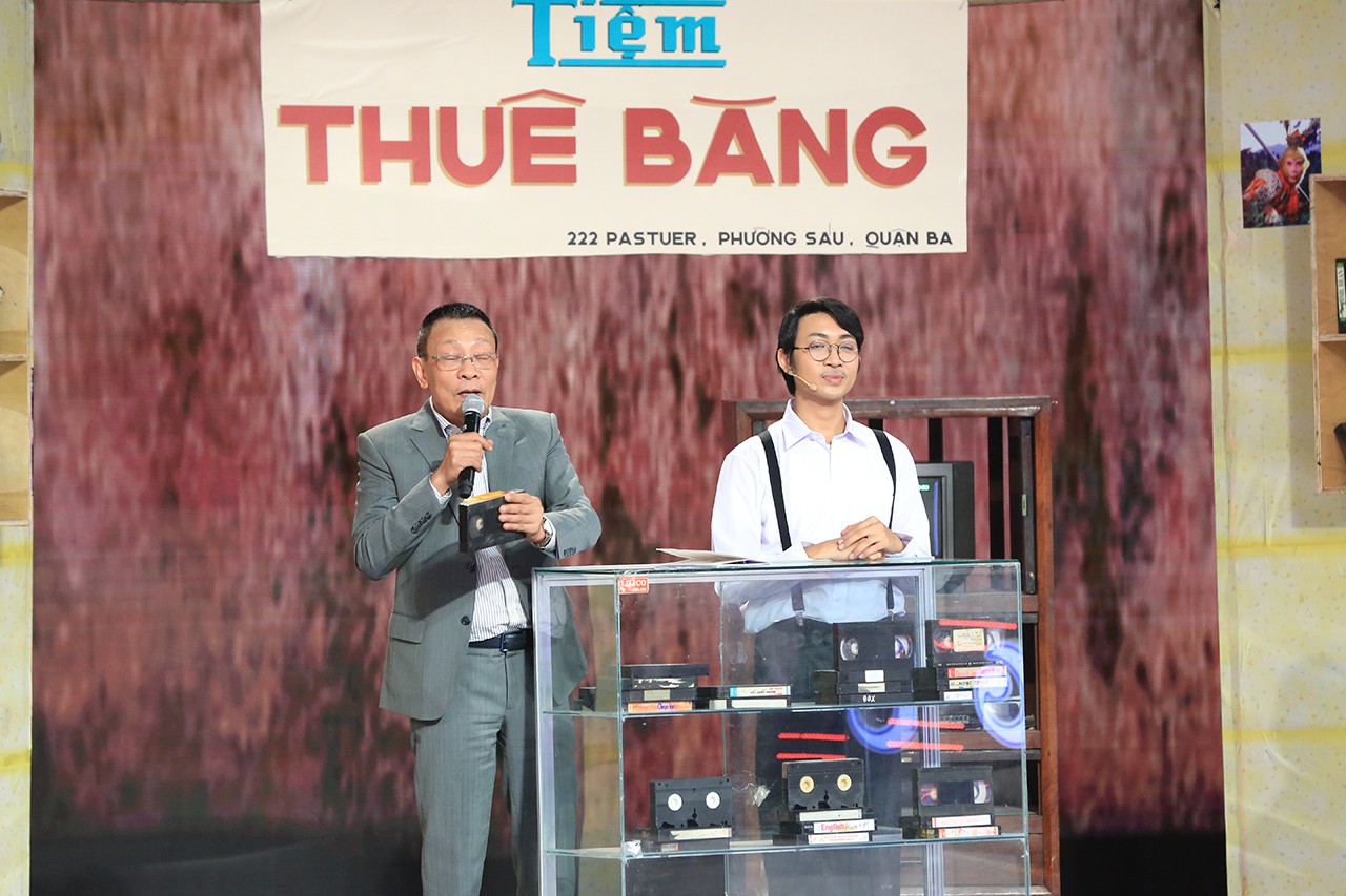 Hiếm hoi lắm mới thấy MC Lại Văn Sâm nghẹn ngào trên sóng truyền hình như thế này!