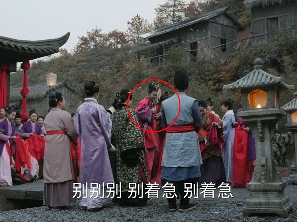 Bất chấp rating cao ngất ngưởng, con dân Minh Lan Truyện vẫn mẻ răng vì cả rổ sạn phim