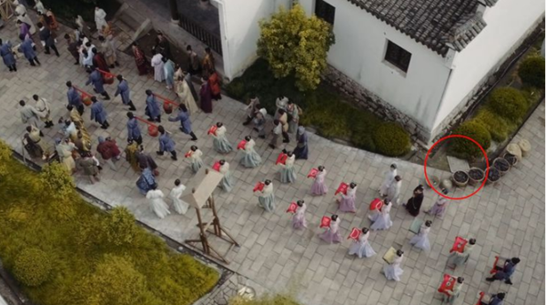 Bất chấp rating cao ngất ngưởng, con dân Minh Lan Truyện vẫn mẻ răng vì cả rổ sạn phim