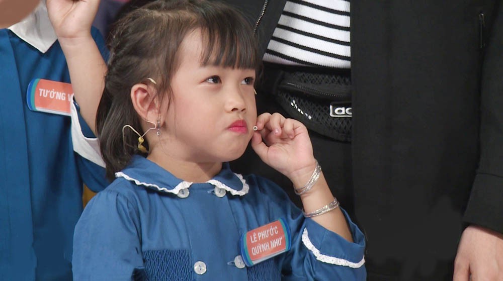 Ông bố trẻ Ngọc Trai khoe giọng hát khiến đàn con cười nắc nẻ