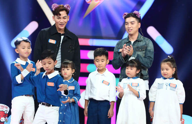 Ông bố trẻ Ngọc Trai khoe giọng hát khiến đàn con cười nắc nẻ