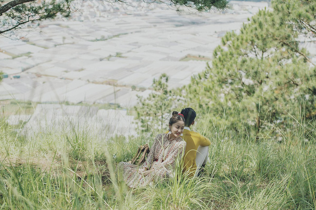 Văn Mai Hương để mặt mộc, hóa cô dâu gợi cảm khi chủ động cầu hôn bạn trai