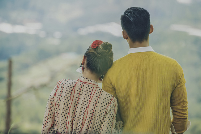 Văn Mai Hương để mặt mộc, hóa cô dâu gợi cảm khi chủ động cầu hôn bạn trai