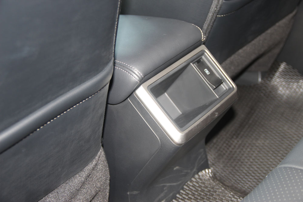 Mitsubishi Triton 2019 giá từ 730 triệu - nỗ lực lấy khách của Ford Ranger