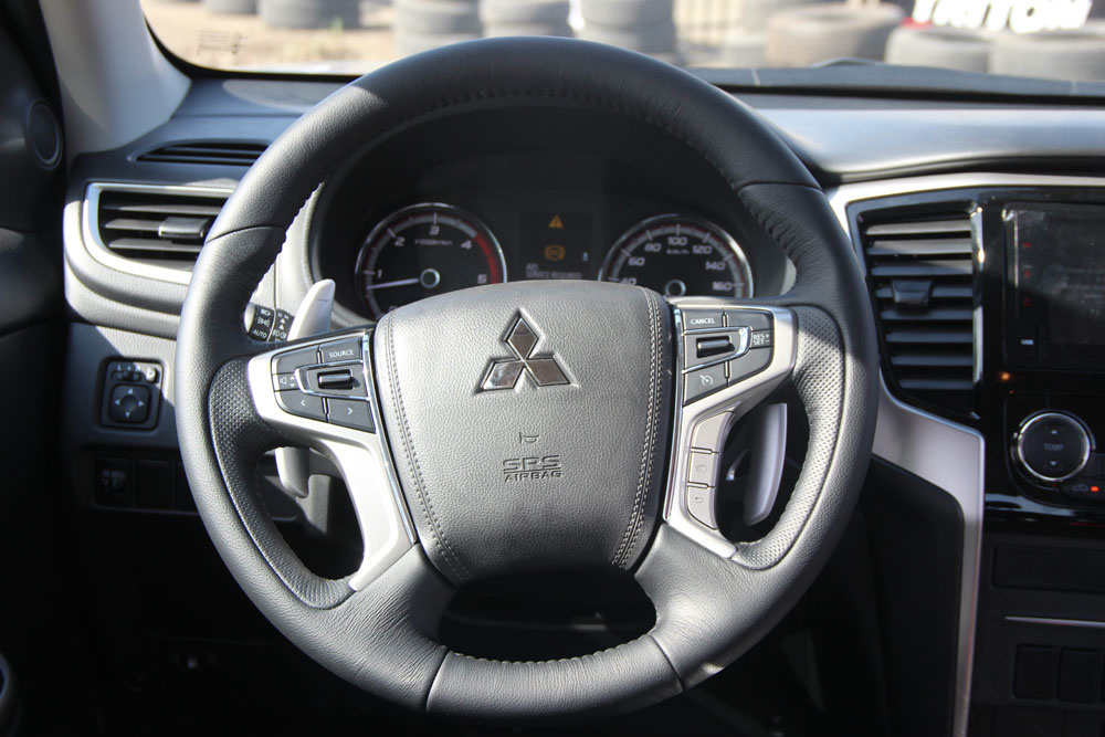 Mitsubishi Triton 2019 giá từ 730 triệu - nỗ lực lấy khách của Ford Ranger