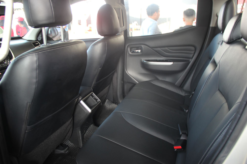 Mitsubishi Triton 2019 giá từ 730 triệu - nỗ lực lấy khách của Ford Ranger