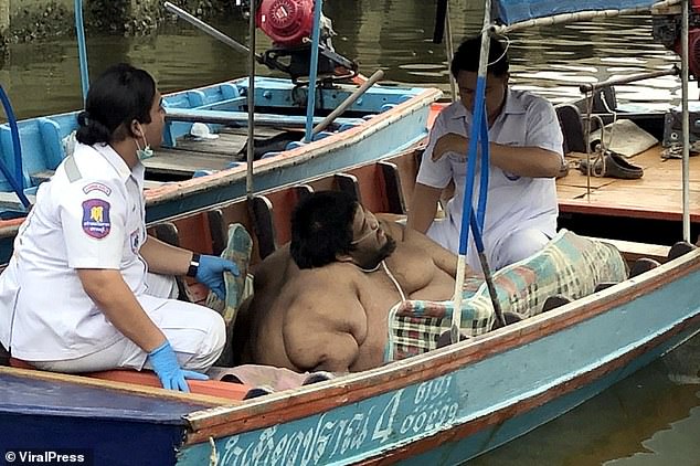 30 người vật lộn giải cứu thanh niên nặng hơn 300 kg ở Thái Lan