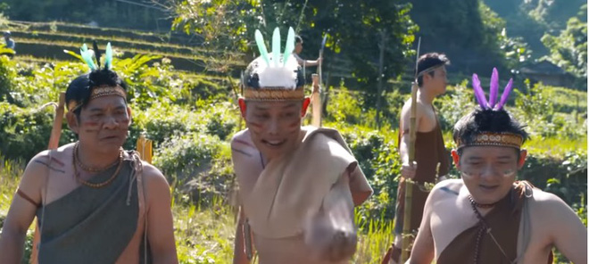 Khán giả bức xúc với phim Tết của Quang Tèo, Chiến Thắng thô tục, hở hang giống phim khiêu dâm