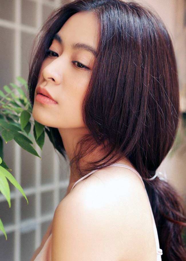 Hoàng Thùy Linh: Nữ thần mặt mộc showbiz Việt