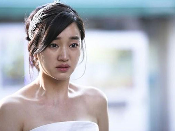 Hí hửng bóc phong bì cưới dày cộp đêm tân hôn, bức ảnh rơi ra khiến tôi chết điếng