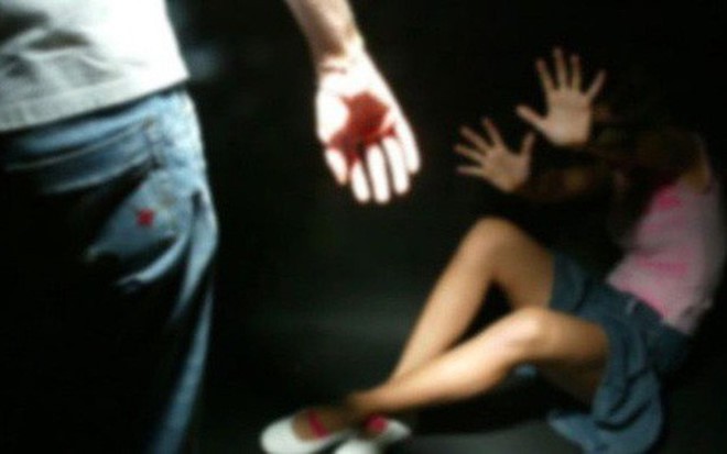 Đến nhà thắp nhang, gã đàn ông cưỡng hiếp con gái của người yêu cũ