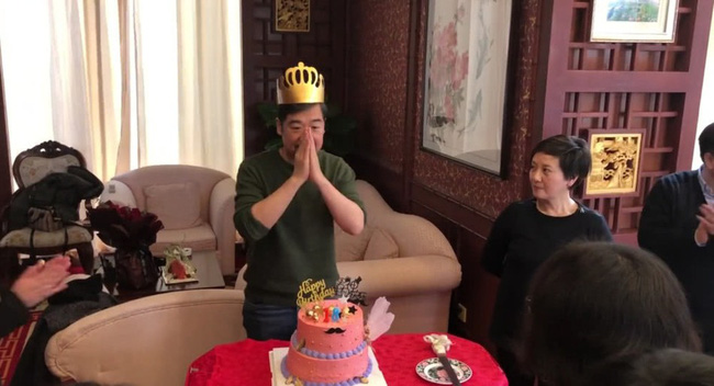 Hòa Thân Vương Cương, Càn Long Trương Thiết Lâm hội ngộ Kỷ Hiểu Lam Trương Quốc Lập nhân ngày sinh nhật