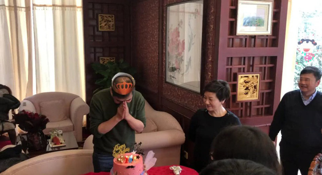 Hòa Thân Vương Cương, Càn Long Trương Thiết Lâm hội ngộ Kỷ Hiểu Lam Trương Quốc Lập nhân ngày sinh nhật