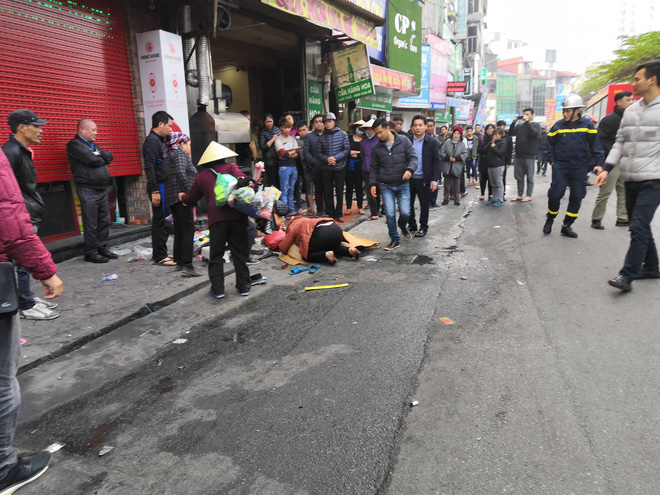 Vụ xe điên gây tai nạn liên hoàn khiến 1 người tử vong: Tài xế xuống xe xin lỗi từng nạn nhân, người thân gào khóc tại hiện trường