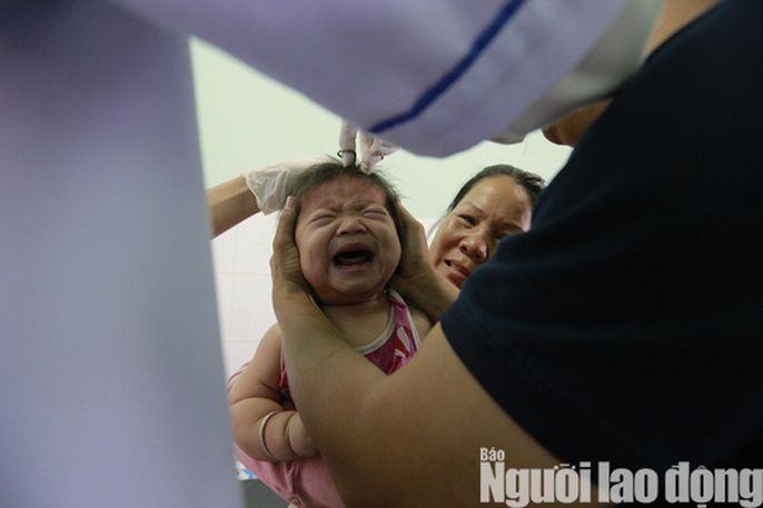 Vụ vợ chồng trẻ chết dưới bánh xe container: Gần 1 tỉ đồng hỗ trợ 3 cháu bé