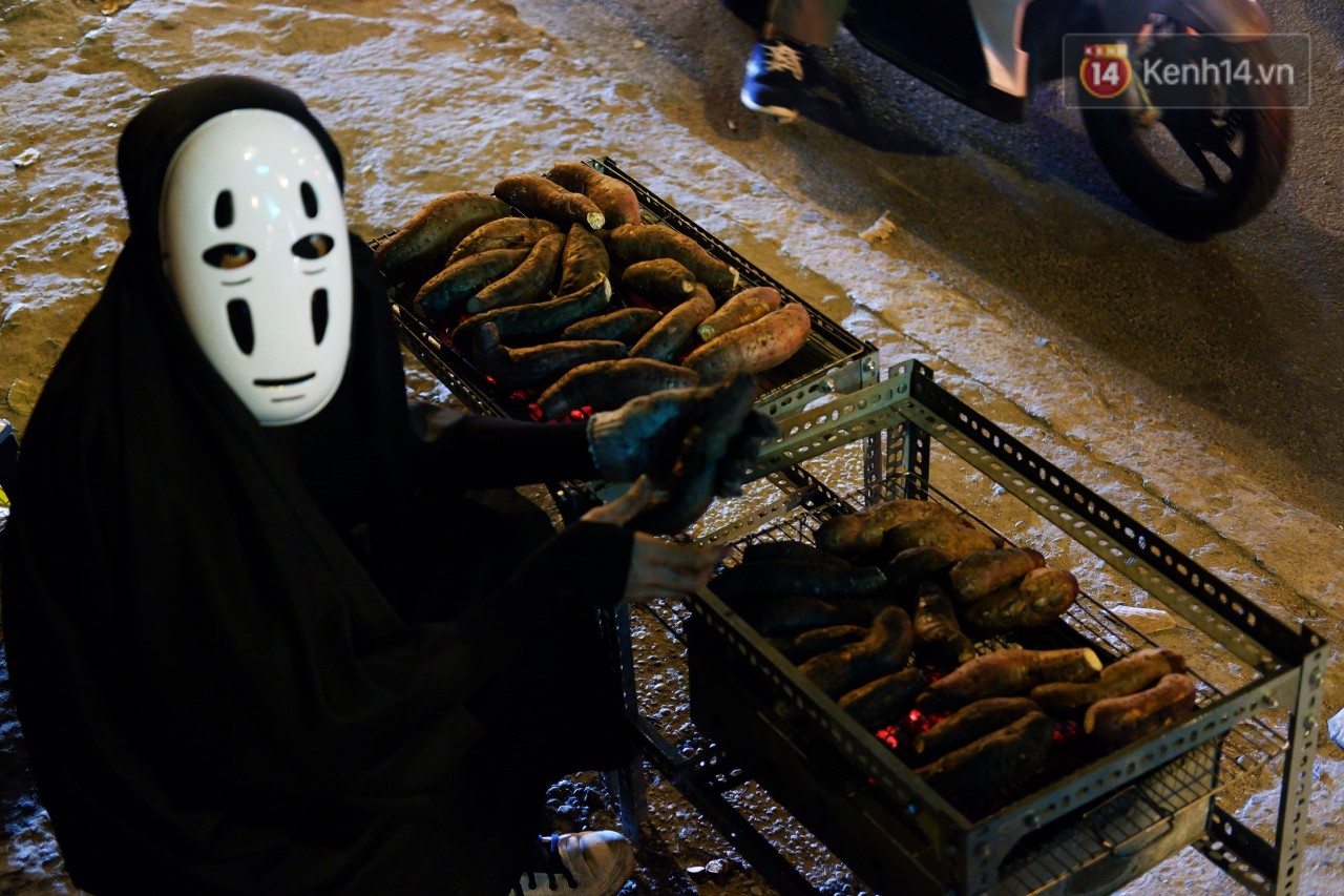 Một anh chàng duyên hết sức trên vỉa hè Sài Gòn: Muốn làm người lương thiện, Vô Diện phải bán khoai!