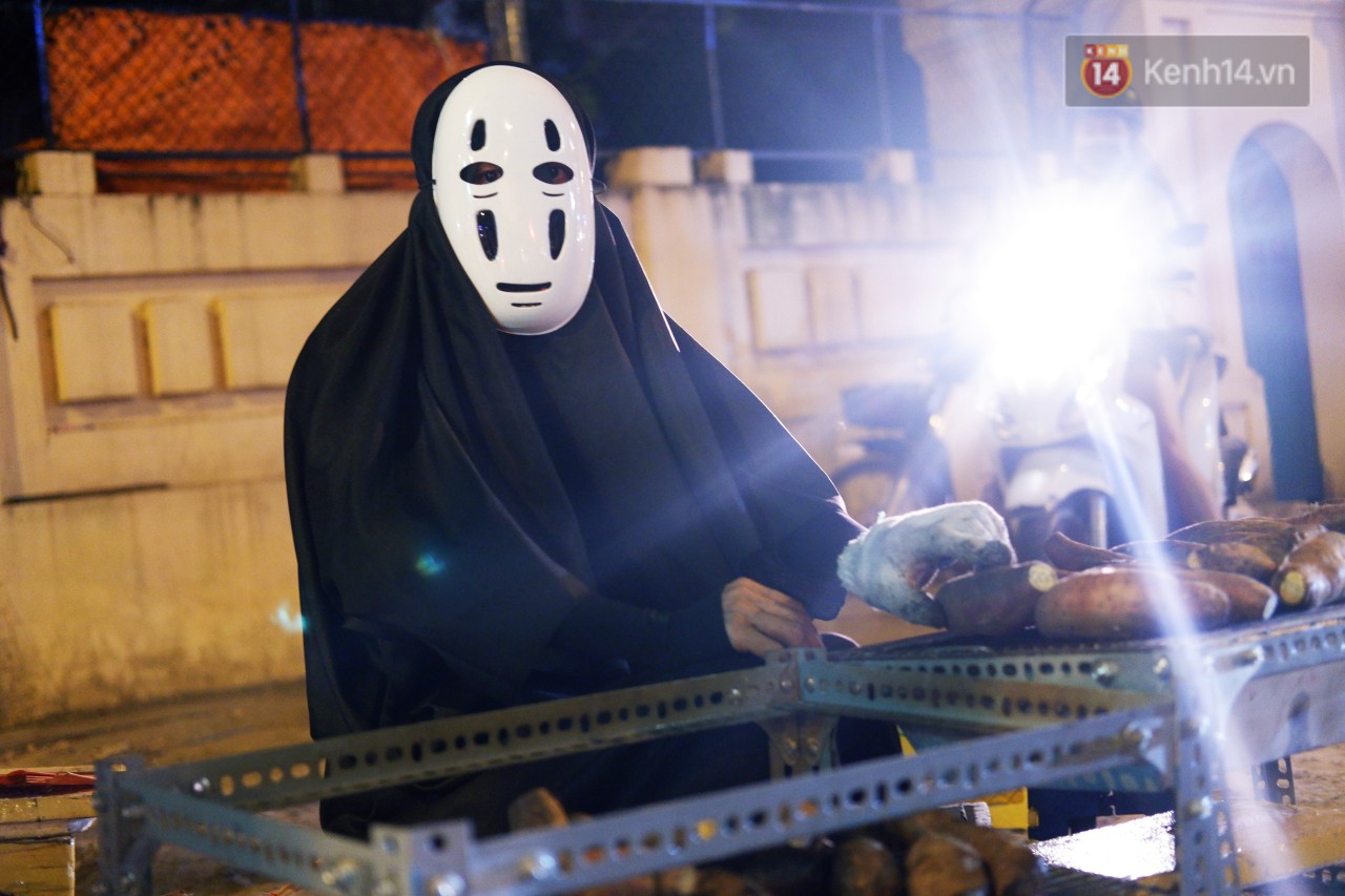 Một anh chàng duyên hết sức trên vỉa hè Sài Gòn: Muốn làm người lương thiện, Vô Diện phải bán khoai!