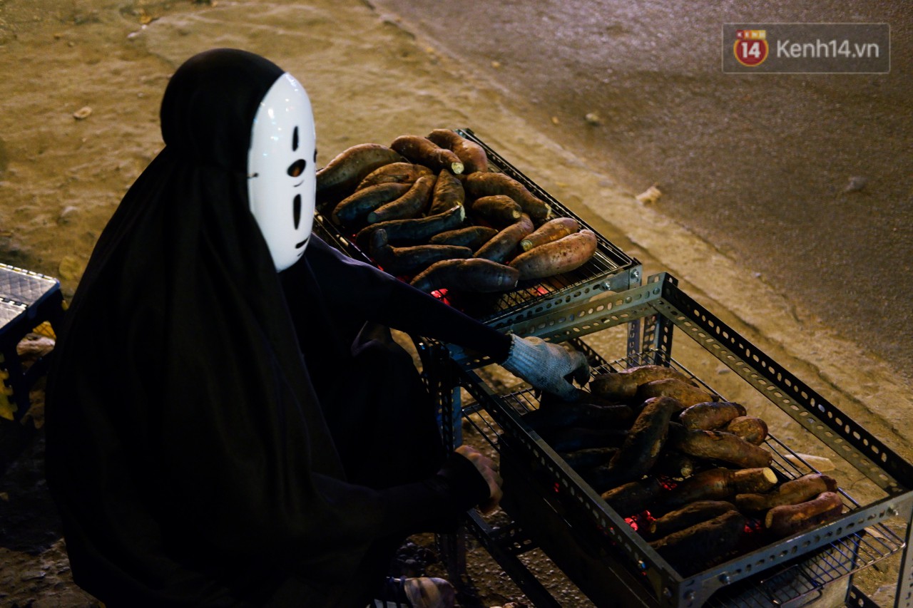 Một anh chàng duyên hết sức trên vỉa hè Sài Gòn: Muốn làm người lương thiện, Vô Diện phải bán khoai!