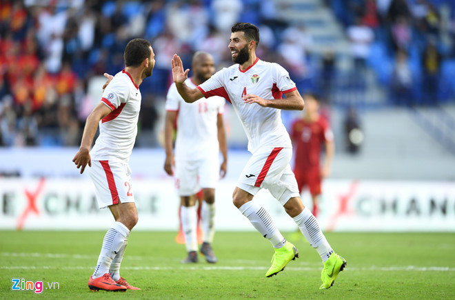 Bàn thắng mở tỷ số của Jordan vào lưới Văn Lâm không hợp lệ