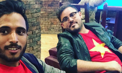 Chàng trai Yemen cổ vũ hết mình cho đội bóng Việt Nam tại Asian Cup 2019