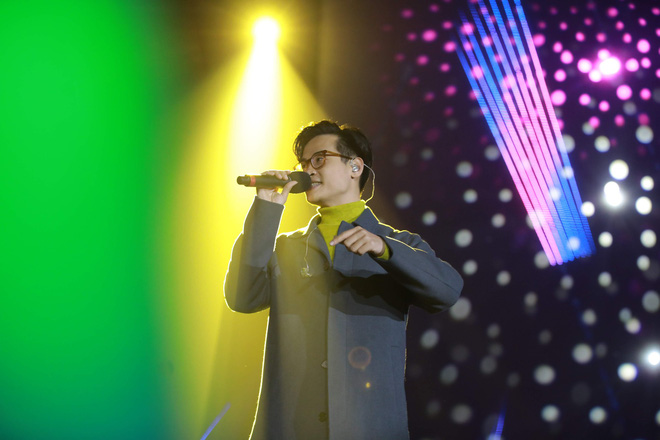 Mỹ Tâm, Hà Anh Tuấn khiến sân vận động Mỹ Đình bùng nổ