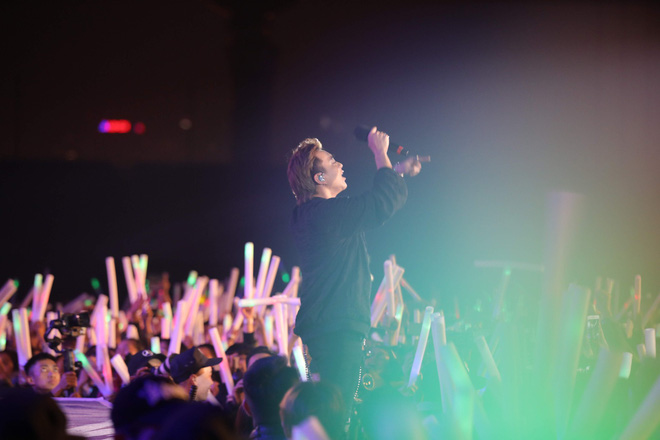 Mỹ Tâm, Hà Anh Tuấn khiến sân vận động Mỹ Đình bùng nổ