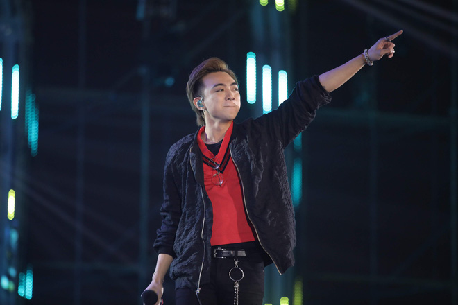 Mỹ Tâm, Hà Anh Tuấn khiến sân vận động Mỹ Đình bùng nổ