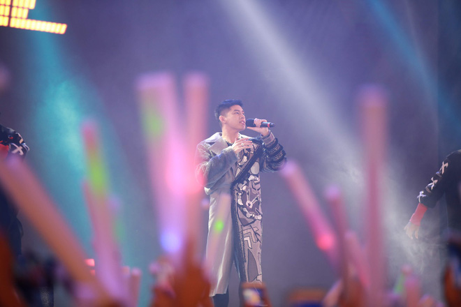 Mỹ Tâm, Hà Anh Tuấn khiến sân vận động Mỹ Đình bùng nổ