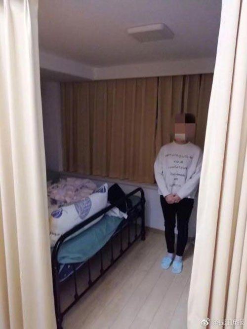 Chê vợ xấu xí bèn ra ngoài bóc bánh trả tiền, tiền đã trả nhưng bánh chưa ăn thì người chồng gặp kết cục ê chề