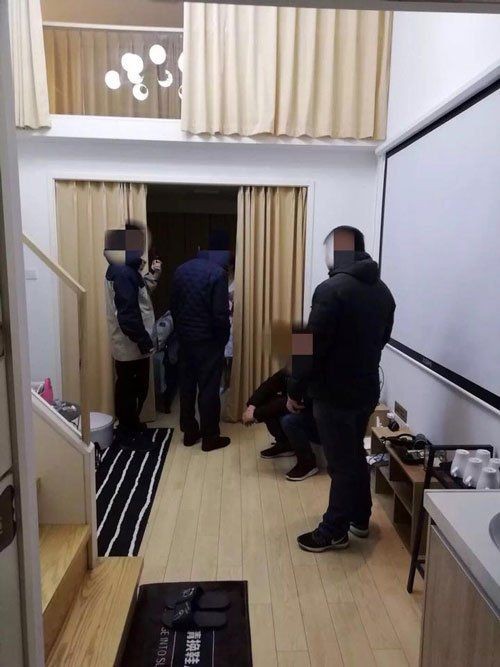 Chê vợ xấu xí bèn ra ngoài bóc bánh trả tiền, tiền đã trả nhưng bánh chưa ăn thì người chồng gặp kết cục ê chề