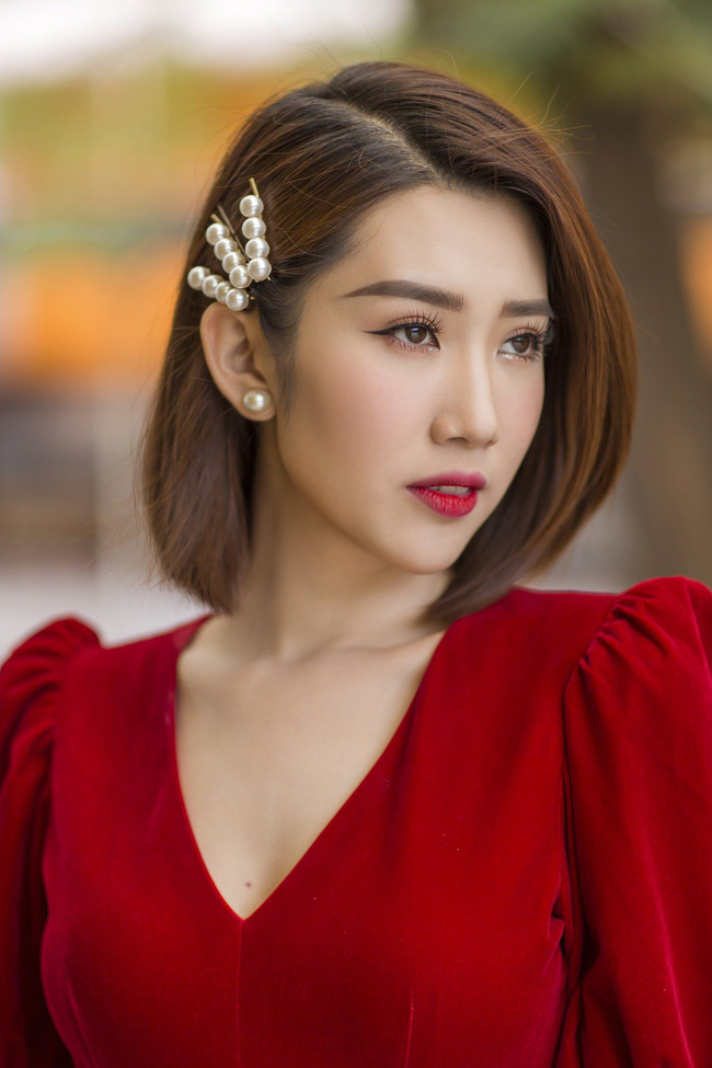 NSND Hồng Vân đòi bóp cổ Thúy Ngân vì tội bán nhà, bỏ chồng theo trai NSND Hồng Vân đòi bóp cổ Thúy Ngân vì tội bán nhà, bỏ chồng theo trai