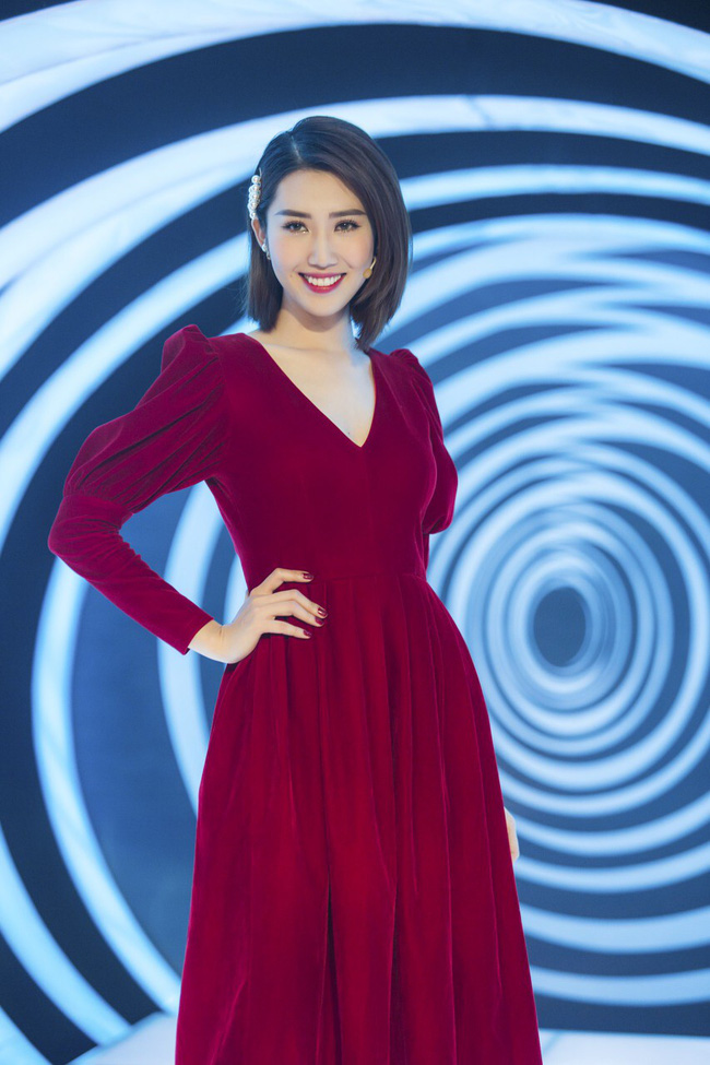 NSND Hồng Vân đòi bóp cổ Thúy Ngân vì tội bán nhà, bỏ chồng theo trai NSND Hồng Vân đòi bóp cổ Thúy Ngân vì tội bán nhà, bỏ chồng theo trai