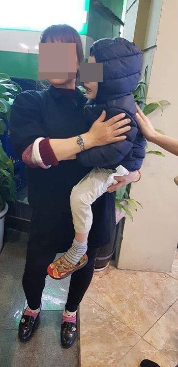 Cộng đồng mạng phẫn nộ với người mẹ trẻ bỏ con ở cây ATM giữa đêm rét, đoán nguyên nhân do cãi nhau với chồng?