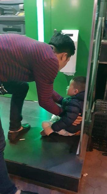 Cộng đồng mạng phẫn nộ với người mẹ trẻ bỏ con ở cây ATM giữa đêm rét, đoán nguyên nhân do cãi nhau với chồng?