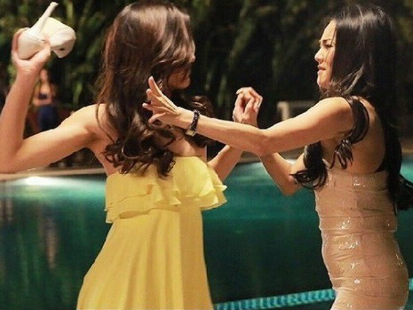 Em gái mưa của chồng trơ tráo ngồi chen giữa vợ chồng trong bữa tiệc, vợ mỉm cười ra tay chặn đứng hậu họa