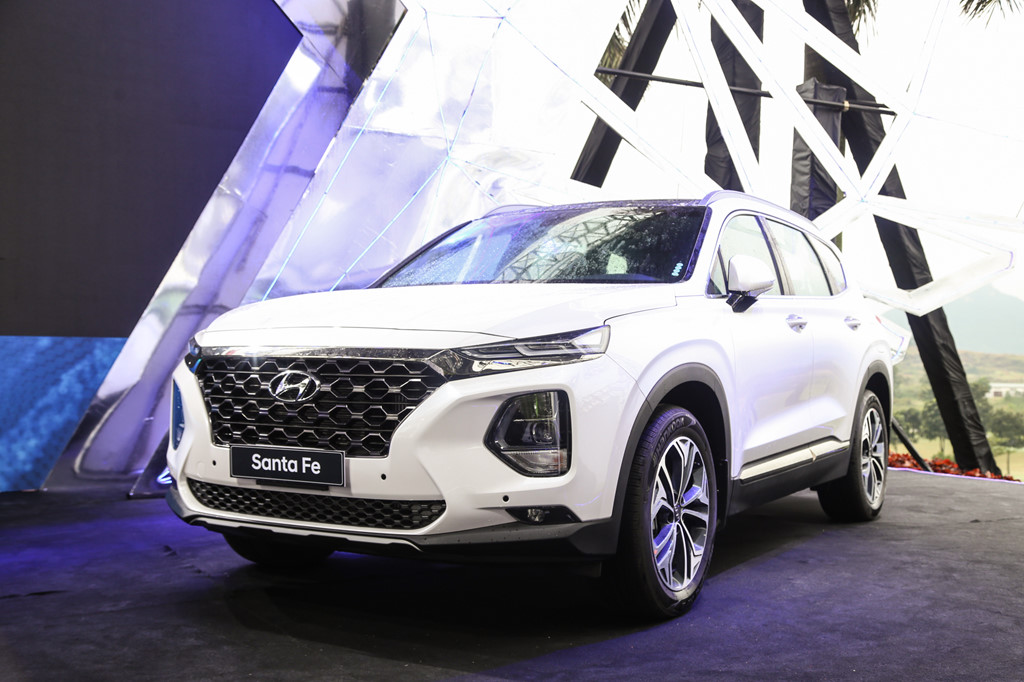 Hyundai Santa Fe bán bia kèm lạc 100 triệu, hãng nói gì?