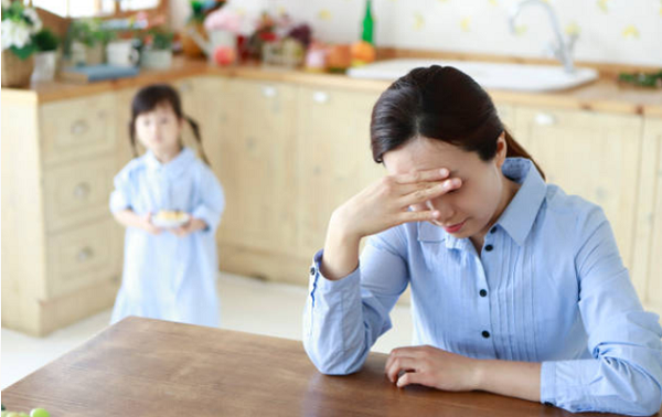 Chê cười mẹ chồng già còn cặp kè, đến lúc ông hàng xóm mất tôi mới ngớ người xấu hổ vì suy nghĩ nông cạn