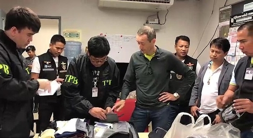 Kẻ chuyên ăn cắp vali tại sân bay bị bắt khi chuẩn bị đến Việt Nam