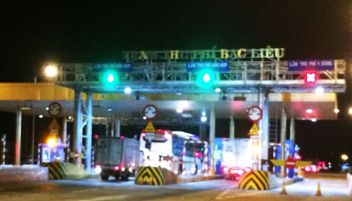 Hai BOT ở miền Tây xin xả trạm thu phí ngày Tết